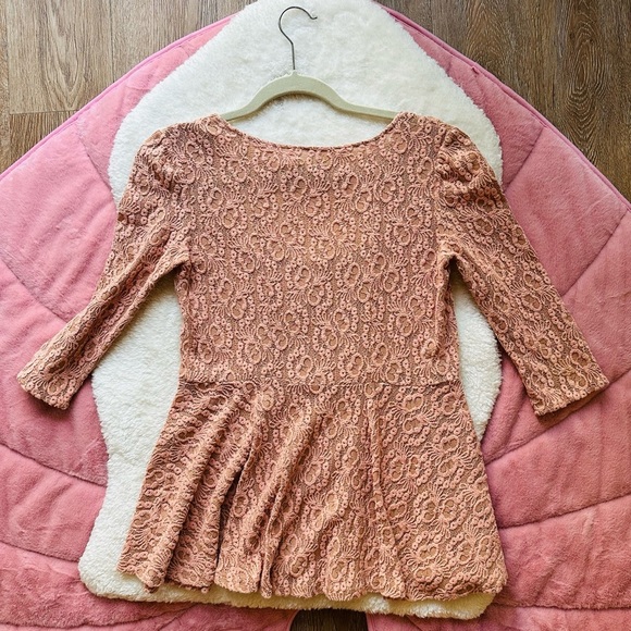 Kimchi Blue Elegant Lace Peplum Top - Picture 4 of 5